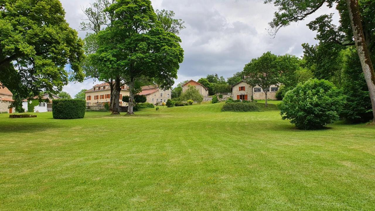 Bed and Breakfast Domaine De Montvianeix Saint-Victor-Montvianeix Esterno foto