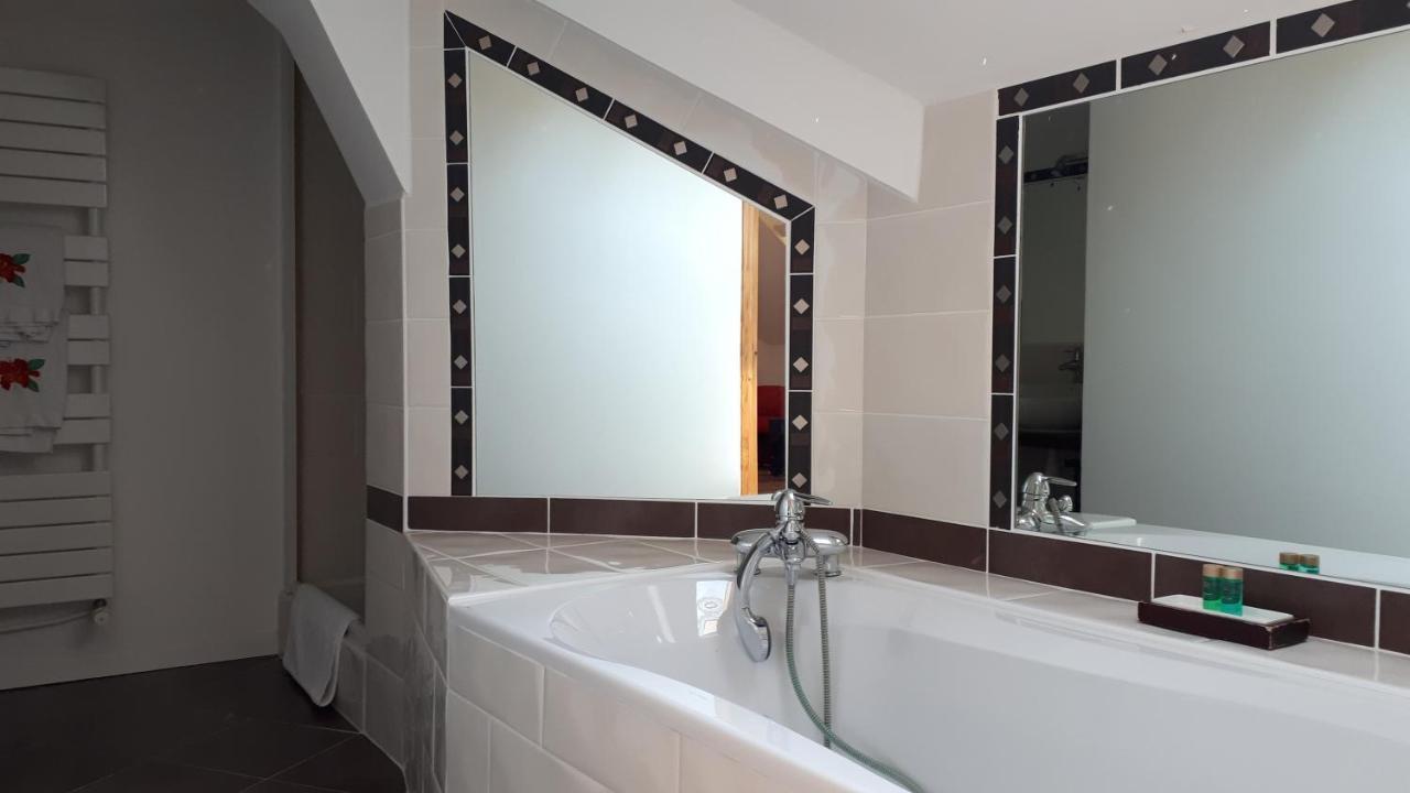Bed and Breakfast Domaine De Montvianeix Saint-Victor-Montvianeix Esterno foto